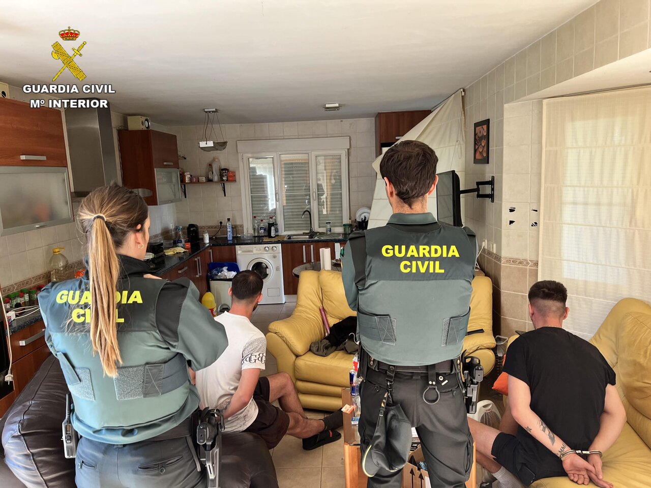 Los dos detenidos durante la operación desarrollada en Uceda. GUARDIA CIVIL