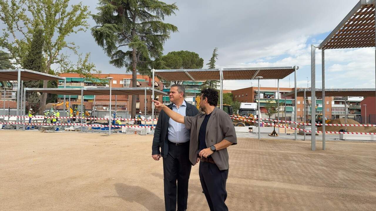 Jorge Rodrigo visita las obras del nuevo parque de El Pilar en San Fernando de Henares. COMUNIDAD DE MADRID