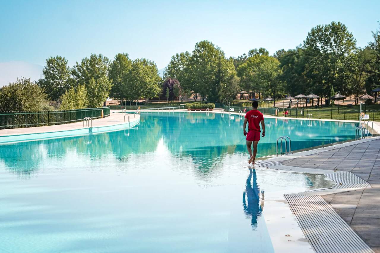 La piscina de Riosequillo cuenta con una lámina de agua de 4.500 metros cuadrados. COMUNIDAD DE MADRID.