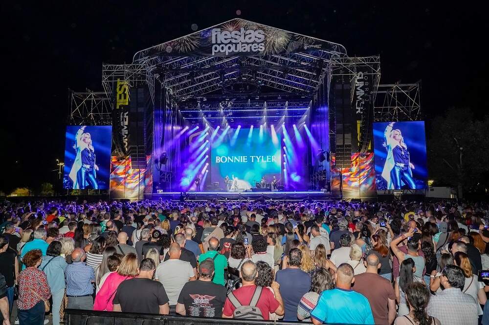 Bonnie Tyler durante su concierto en las Fiestas Populares de Torrejón de Ardoz en 2024. AYTO. DE TORREJÓN