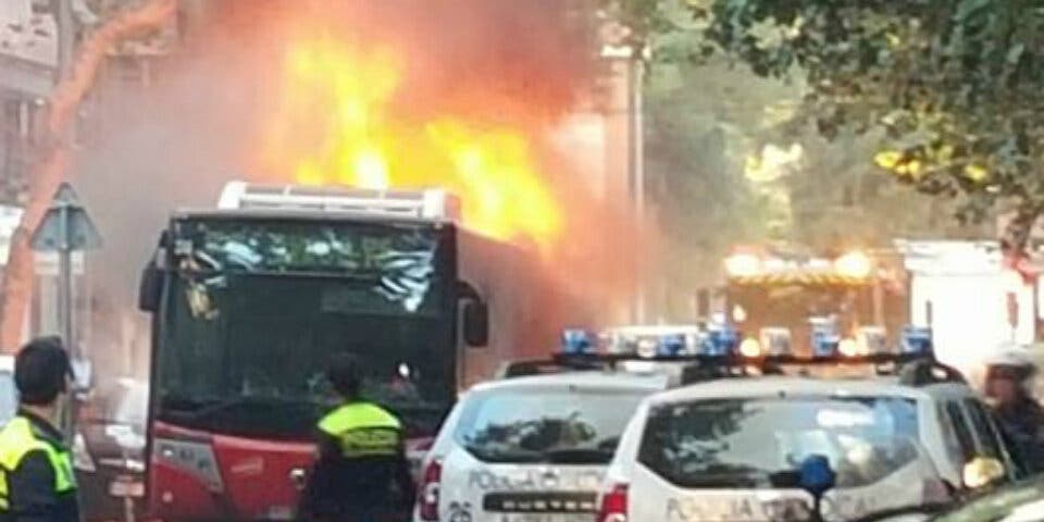 Se incendia un autobús urbano en Alcalá sin provocar heridos