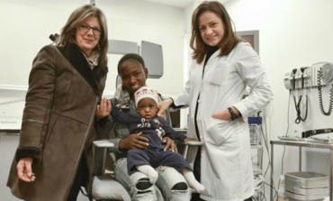 Recibe el alta la niña que viajó desde Guinea para operarse en Torrejón 