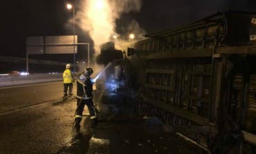 Aparatoso accidente de un camión en la A2