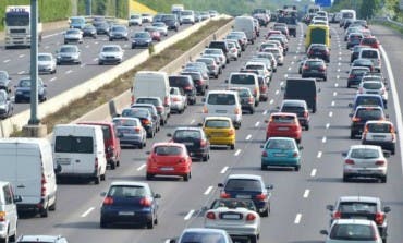 Tráfico denso desde primera hora en las salidas de Madrid