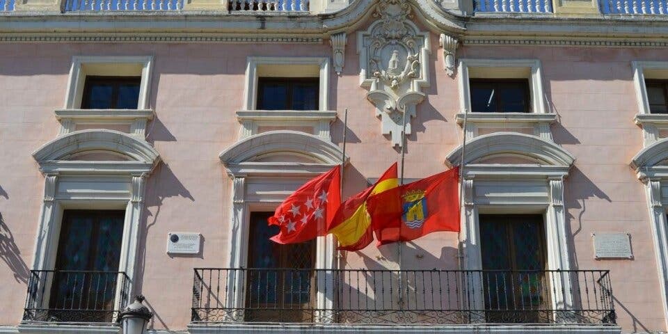 Alcalá, Torrejón, Coslada… guardan un minuto de silencio por Bruselas