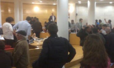 Los taurinos increpan al alcalde de Coslada en el último pleno