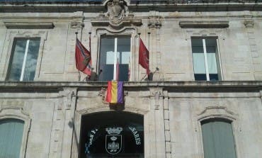 San Fernando cuelga la bandera republicana para celebrar el 14 de abril