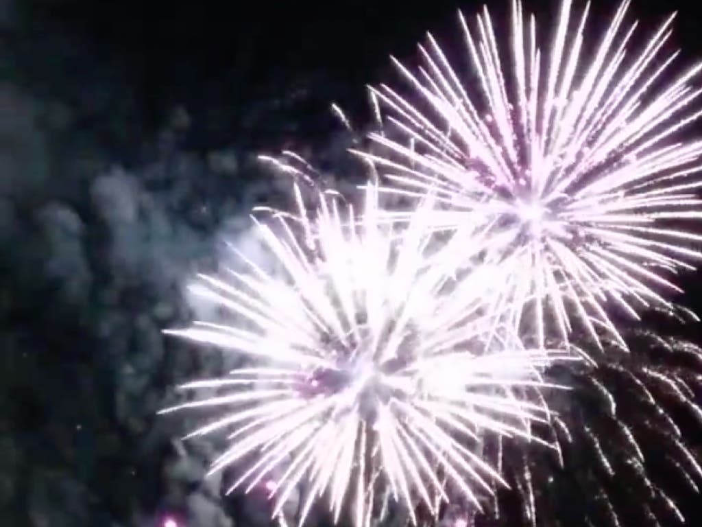 Alcalá cierra un día histórico con fuegos artificiales