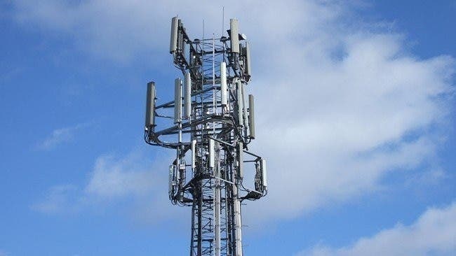 Orange retirará dos antenas de telefonía en Torrejón ante las quejas de los vecinos