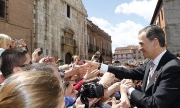 Baño de masas de Los Reyes y Rajoy en Alcalá