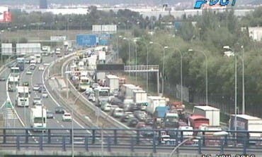 Más de dos horas parados en la A2 entre Canillejas y Torrejón por accidente múltiple
