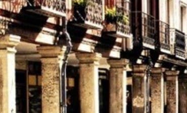 Les exigen 3.000 euros para reparar cada columna de la Calle Mayor de Alcalá