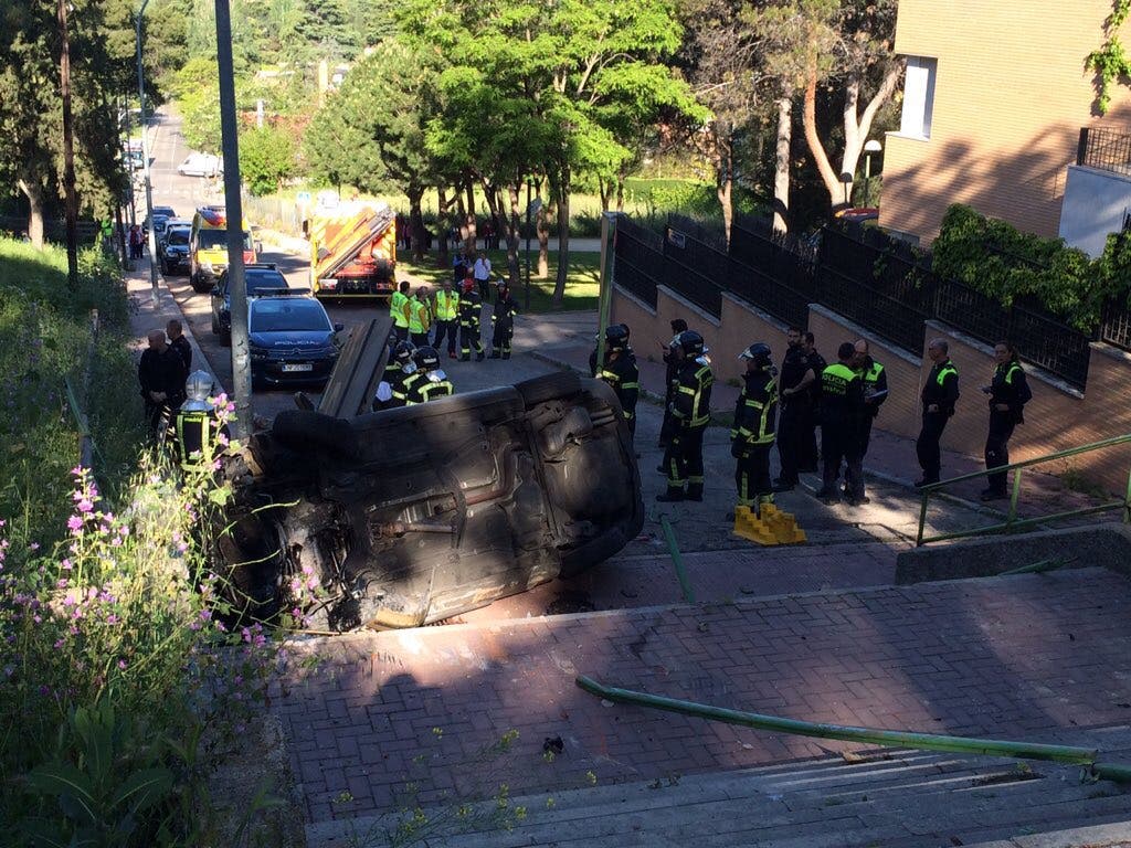 Muere una joven de 23 años en Madrid al precipitarse por unas escaleras el coche en el que iba de copiloto