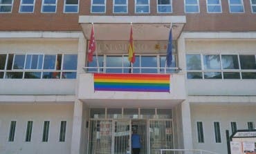 Mejorada coloca la bandera gay en todos los edificios municipales