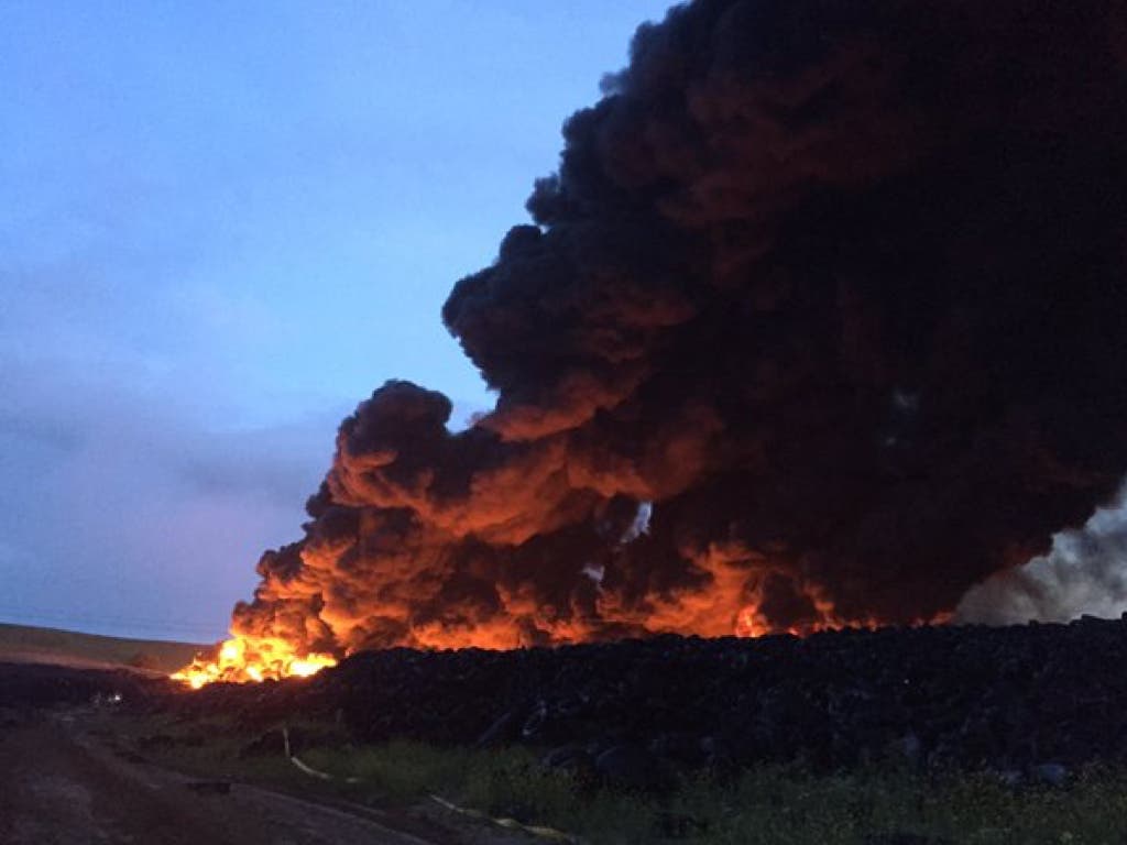 Tremendo incendio esta pasada noche en Valdemoro visible desde la A-4 y la R-4