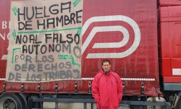 Jesús, el camionero que lleva dos semanas en huelga de hambre frente a su empresa de Alovera