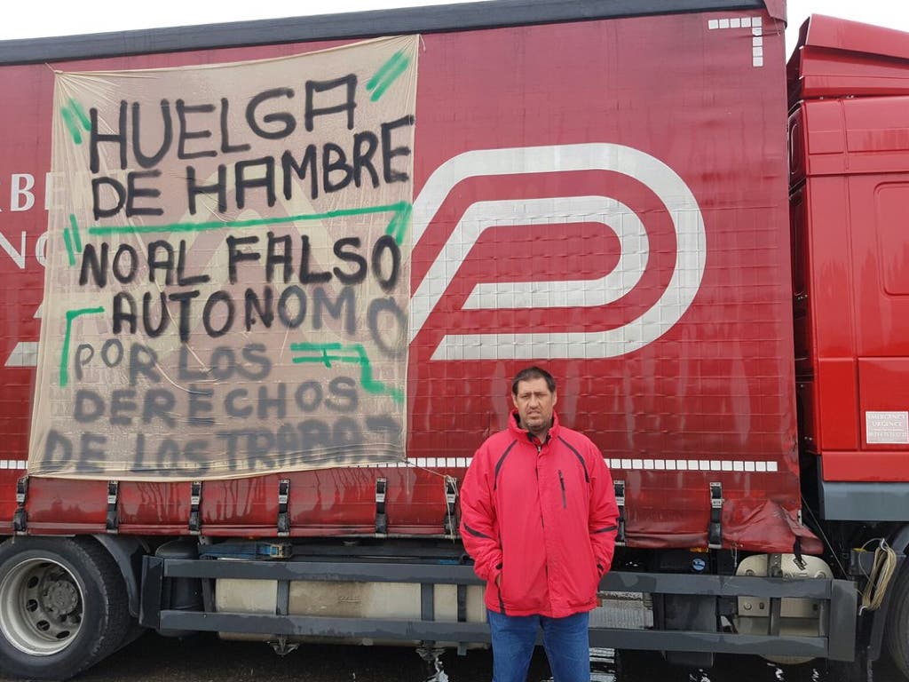 Jesús, el camionero que lleva dos semanas en huelga de hambre frente a su empresa de Alovera