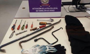 Detenidos en Torrejón cargados de herramientas para robar en viviendas