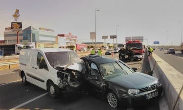 Aparatoso accidente esta mañana en la A2 (Azuqueca) con una persona rescatada