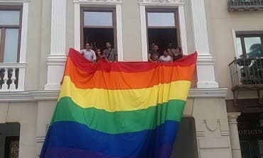 Polémica por la colocación de la bandera gay en el Ayuntamiento de Guadalajara