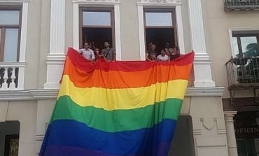 Polémica por la colocación de la bandera gay en el Ayuntamiento de Guadalajara