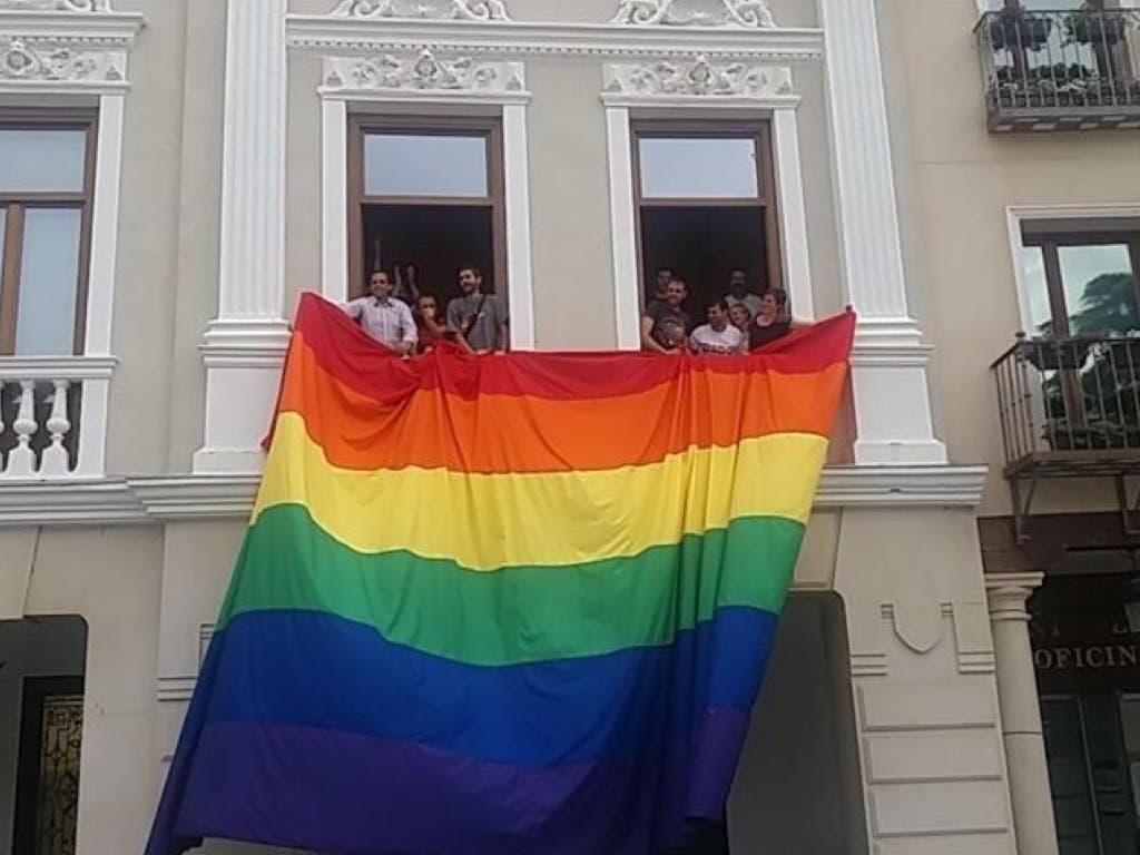 Polémica por la colocación de la bandera gay en el Ayuntamiento de Guadalajara