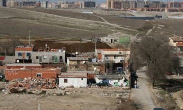 Tarifa plana de luz y agua, servicio postal, asfaltado y autobuses para la Cañada Real