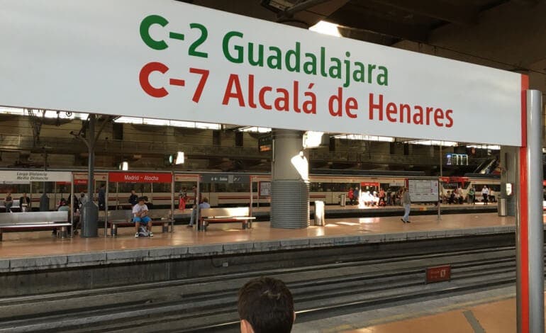 Cortada la circulación de Cercanías entre Atocha y Recoletos tras una incidencia en un tren de Media Distancia