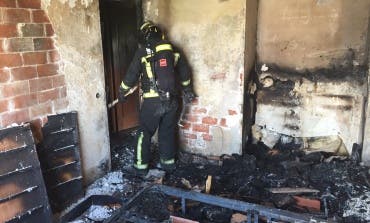 Cuatro heridos leves en el incendio de un piso en Coslada