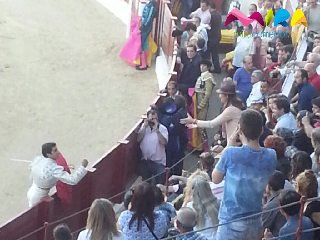 La infanta Elena y Froilán, en los toros de Torrejón