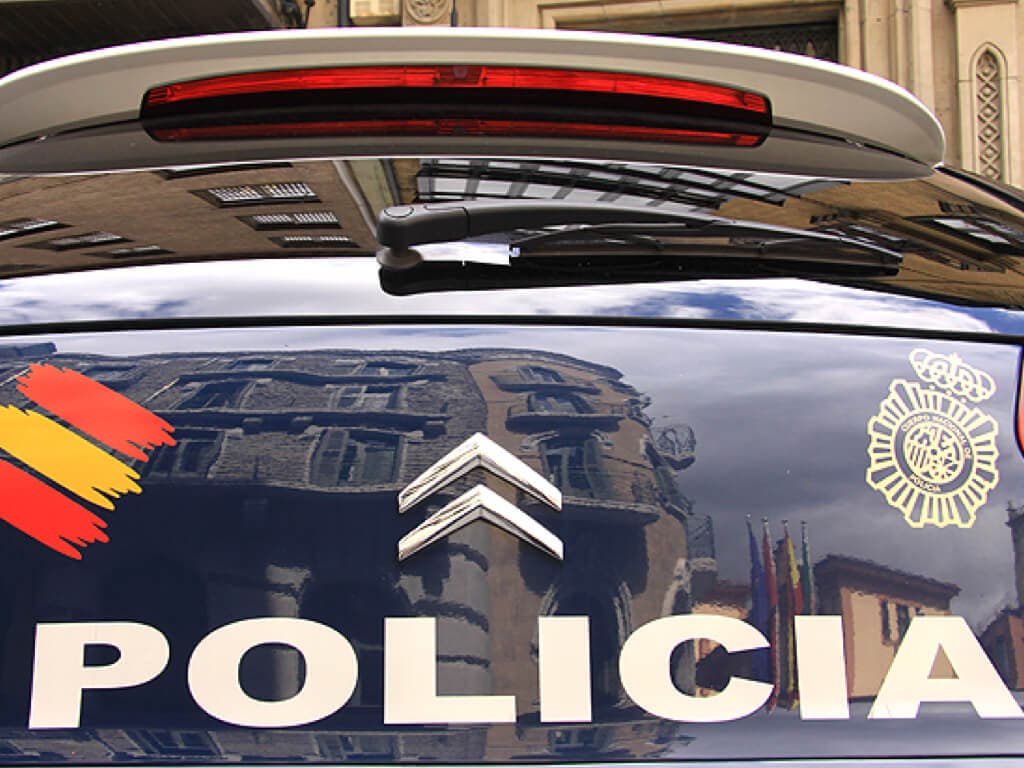 Detenidos tras atracar un salón de juego a punta de pistola en Vallecas