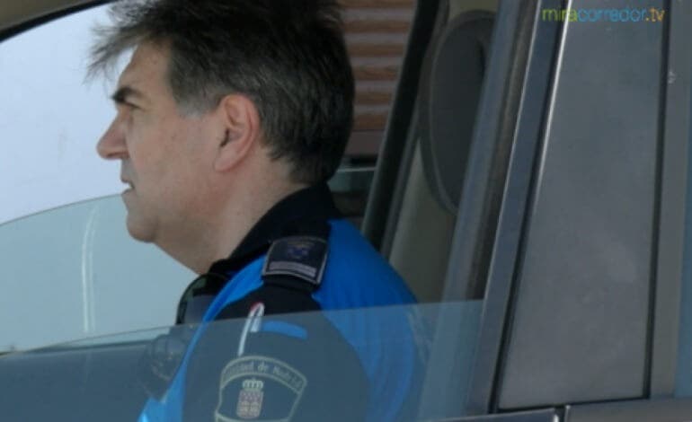 Torres de la Alameda quiere pillar in fraganti a los que no recogen las cacas de su perro