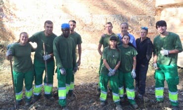 Un grupo de jóvenes descubre «por casualidad» una inscripción del siglo XVI en Alcalá