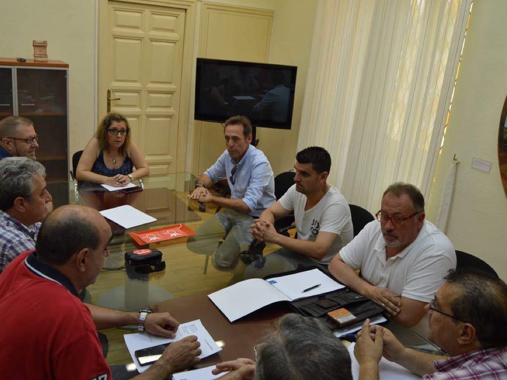 Alcalá apoyará a los trabajadores de ROCA en la negociación del ERTE