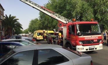 Cuatro heridos, uno grave, tras el incendio de una vivienda en Alcalá