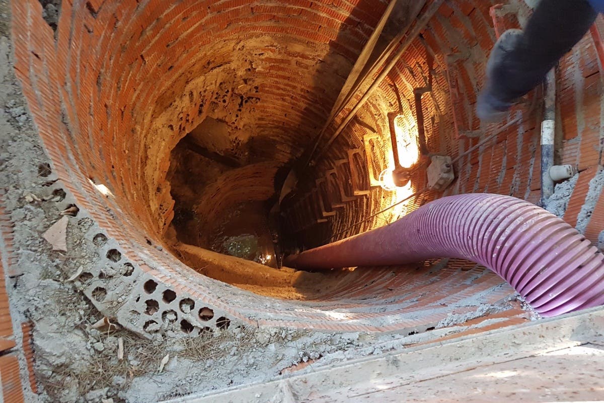 Rescatado en Madrid un trabajador atrapado en un pozo de seis metros de altura