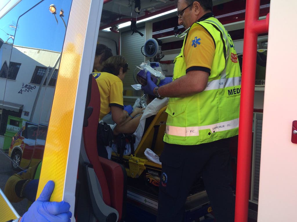 Nace un bebé prematuro dentro de un coche en una gasolinera de Madrid