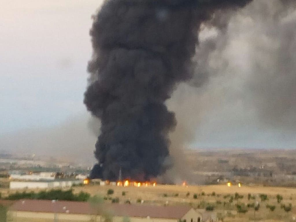 Pendientes del incendio declarado en una planta de reciclaje de Chiloeches