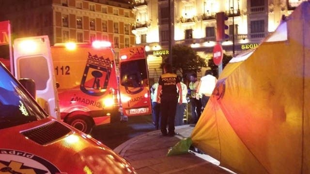 Heridos graves al chocar su moto contra una fuente en Madrid