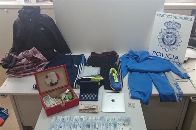 Dos detenidos por asaltar comercios de Madrid a mano armada