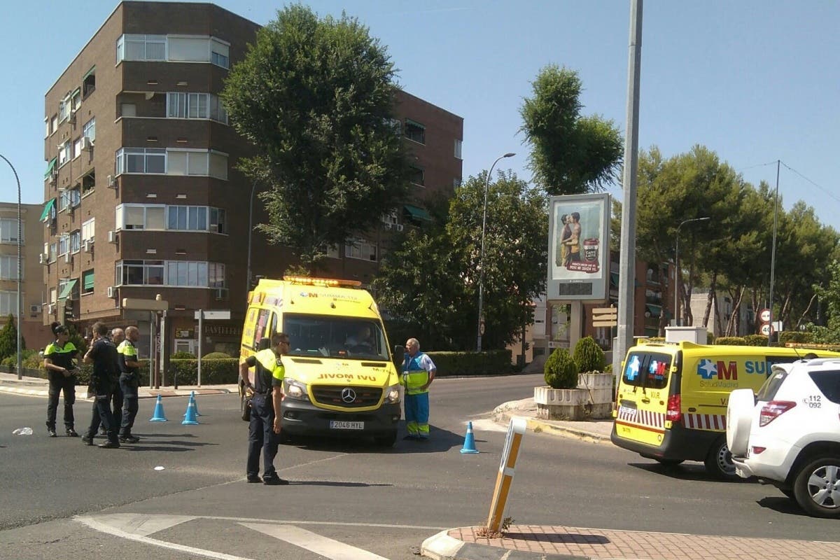 Muy grave un motorista tras colisionar con un coche en Torrejón