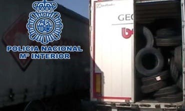 Detenidos por robar un remolque con más de 700 neumáticos en Alcalá