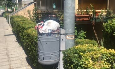 Vecinos de Coslada recogen firmas ante la falta de limpieza en las calles