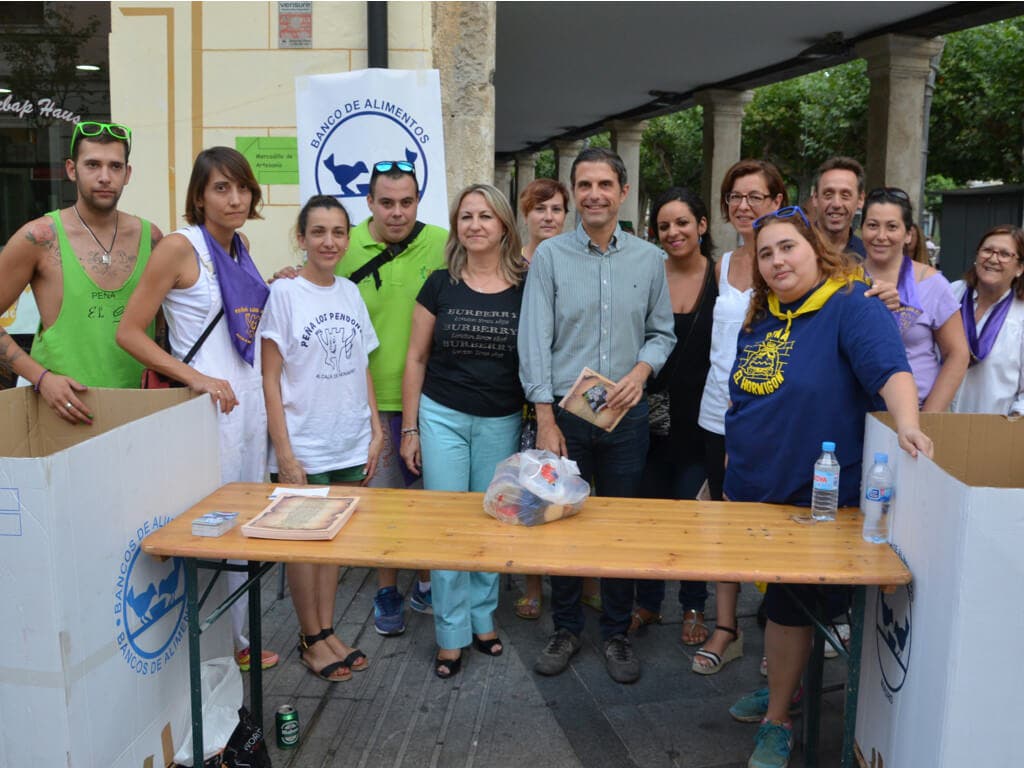 Las Peñas de Alcalá entregan 600 kilos de productos al Banco de Alimentos de Madrid