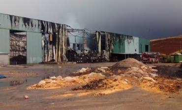 Extinguido el incendio del polígono La Vega de Chiloeches