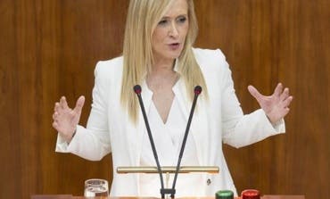 Cristina Cifuentes renuncia al máster y pide disculpas