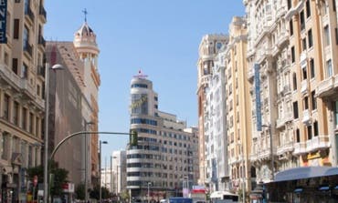 Un grupo de manteros agrede a dos policías en la Gran Vía