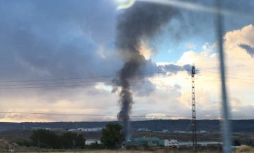 Incendio en una nave industrial del polígono La Vega de Chiloeches