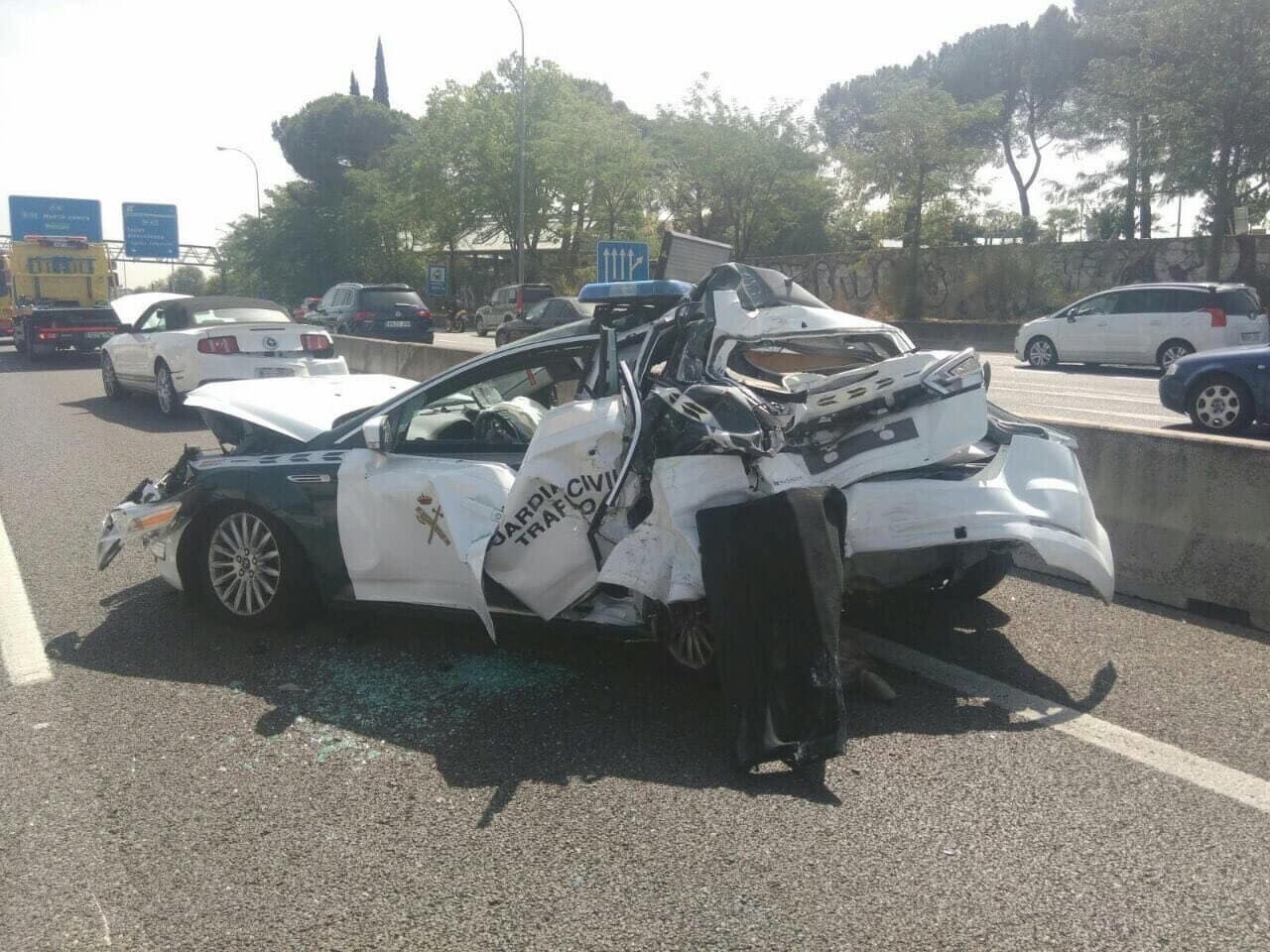 15 heridos tras chocar un autobús contra un coche de la Guardia Civil en la A-6