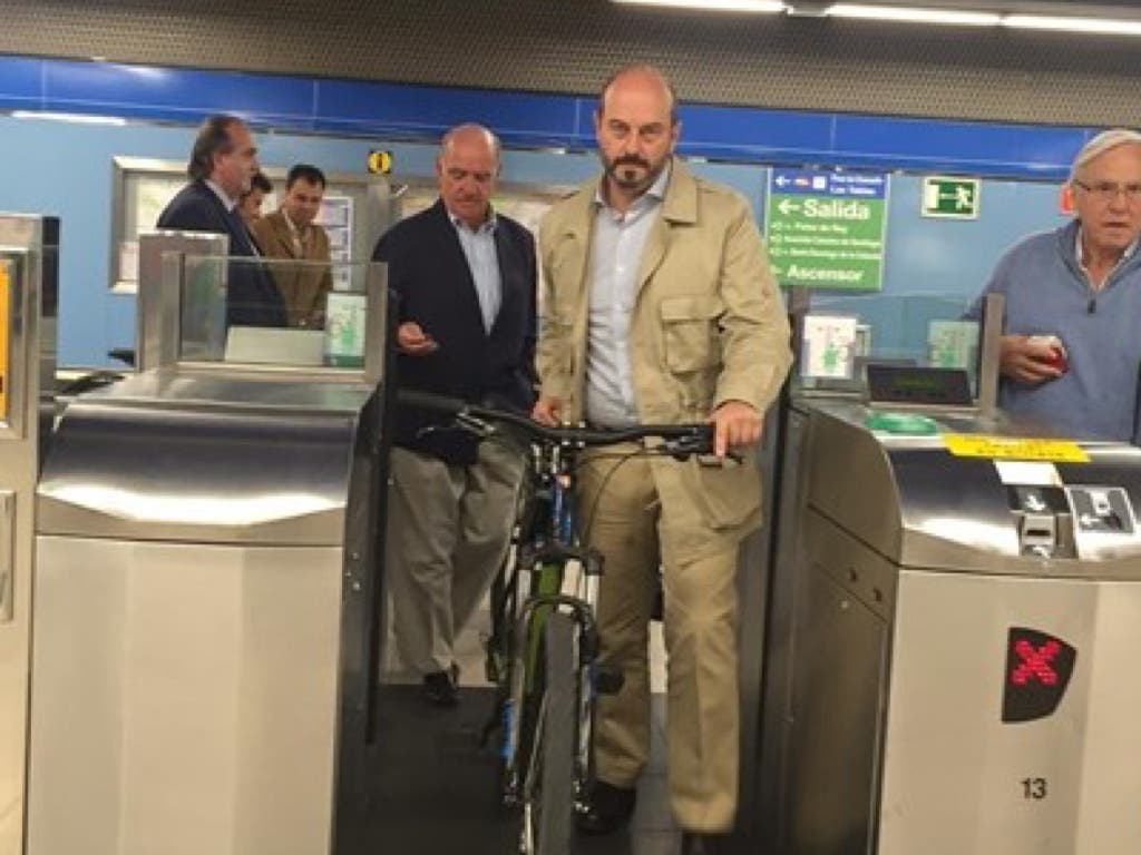 Desde hoy se puede subir la bici al Metro a cualquier hora